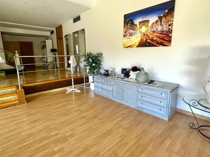 Attention investors/developers. Exclusive property in a privileged location that makes it unique on the market, just 200 metres from Puerto Banús.