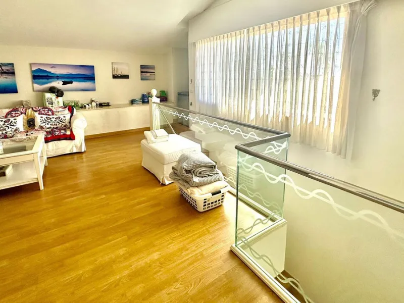 Attention investors/developers. Exclusive property in a privileged location that makes it unique on the market, just 200 metres from Puerto Banús.