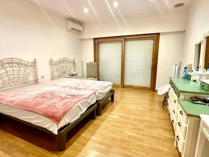 Attention investors/developers. Exclusive property in a privileged location that makes it unique on the market, just 200 metres from Puerto Banús.