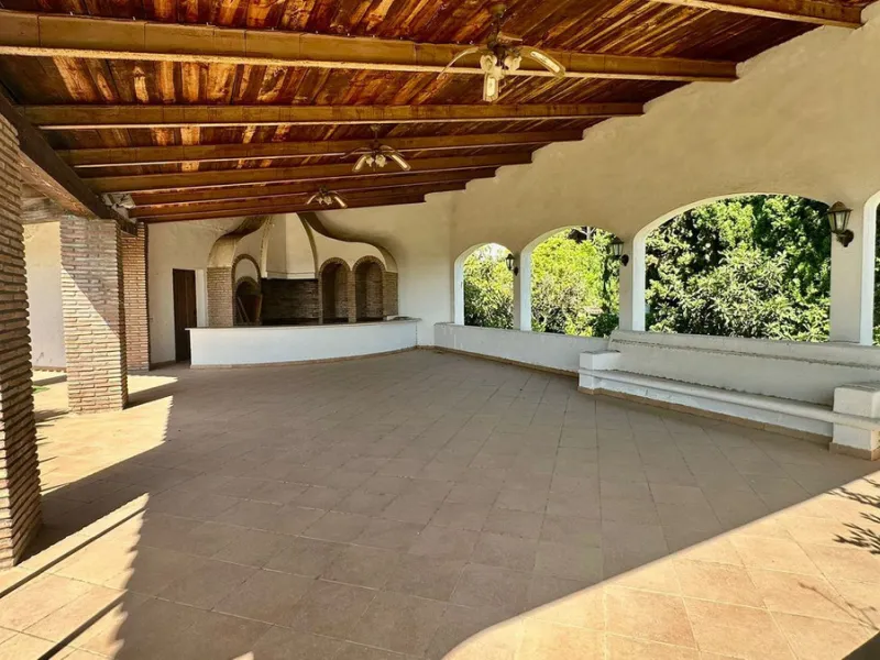 Attention investors/developers. Exclusive property in a privileged location that makes it unique on the market, just 200 metres from Puerto Banús.