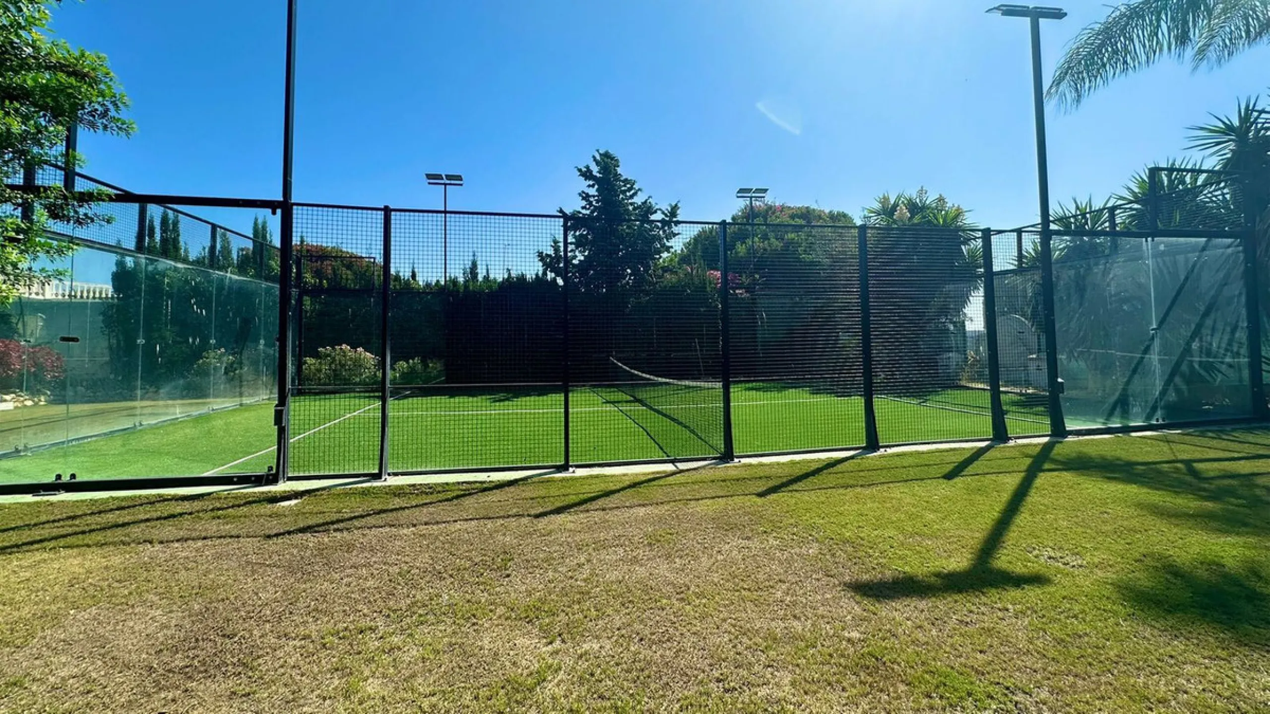 Attention investors/developers. Exclusive property in a privileged location that makes it unique on the market, just 200 metres from Puerto Banús.
