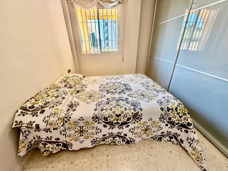 Helle Zwei-Zimmer-Wohnung mit Terrasse, Garage und ausgezeichneter Lage nahe am Meer