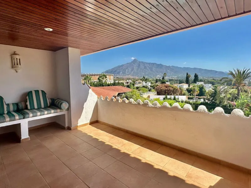 Attention investors/developers. Exclusive property in a privileged location that makes it unique on the market, just 200 metres from Puerto Banús.