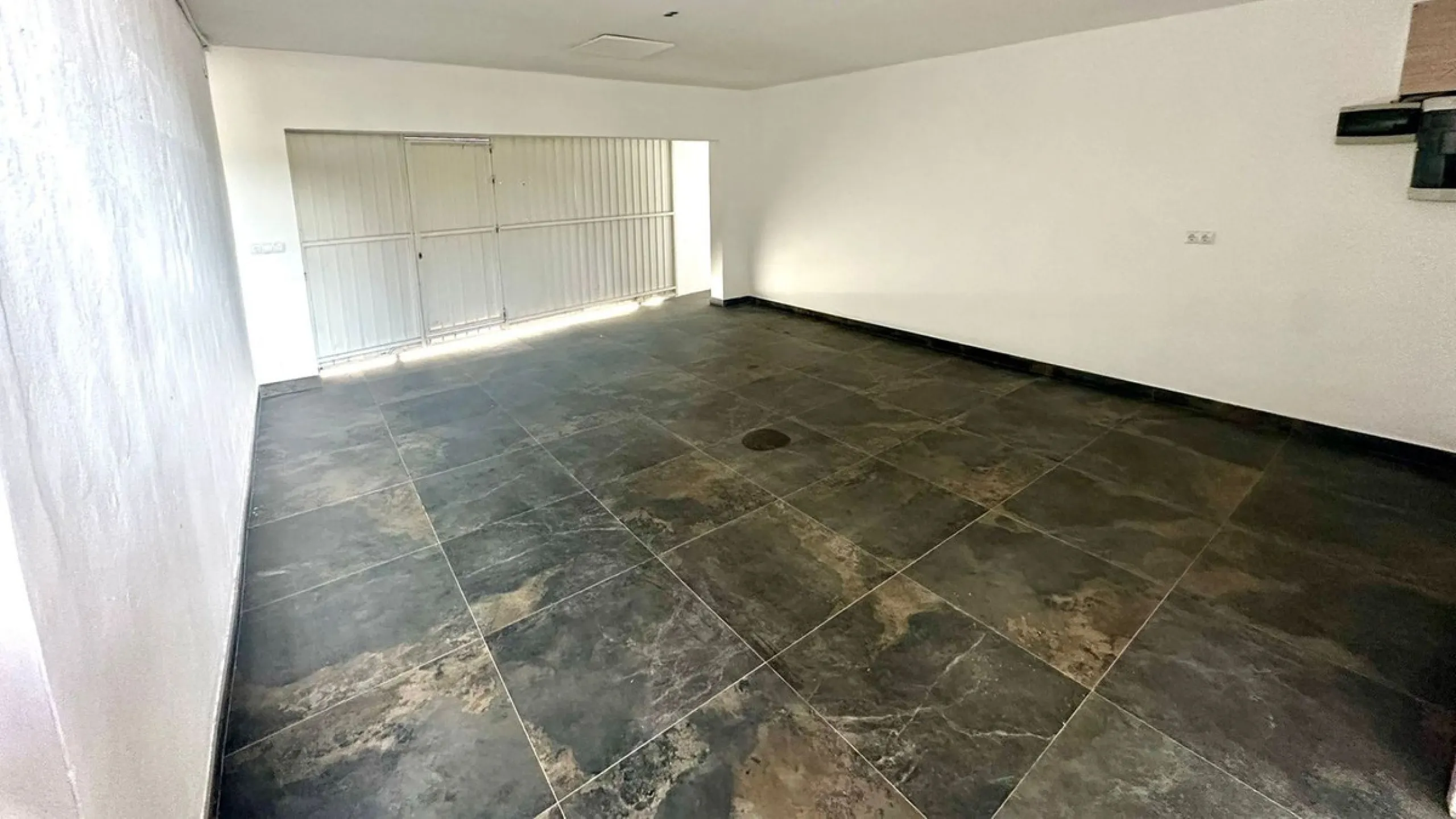 Attention investors/developers. Exclusive property in a privileged location that makes it unique on the market, just 200 metres from Puerto Banús.