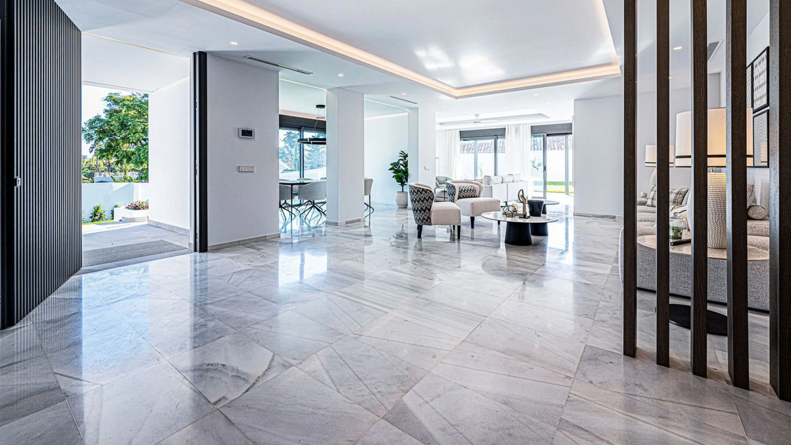 Modern, brand-new luxury villa in the heart of Marbella, located in the exclusive residential area of ​​La Merced.