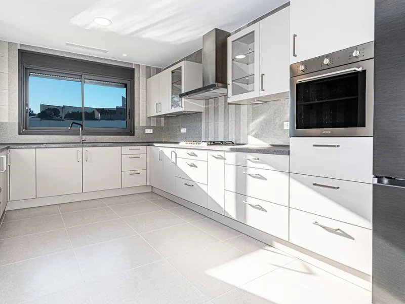 Modern, brand-new luxury villa in the heart of Marbella, located in the exclusive residential area of ​​La Merced.