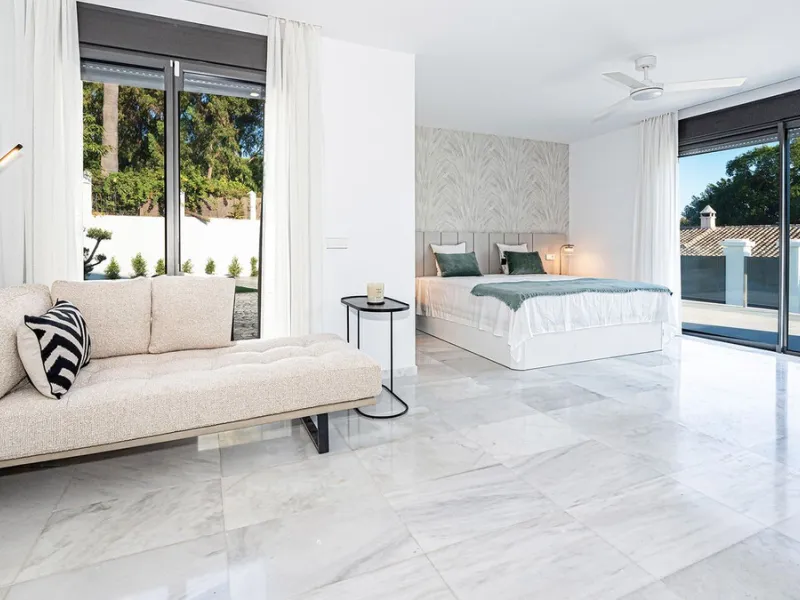 Modern, brand-new luxury villa in the heart of Marbella, located in the exclusive residential area of ​​La Merced.