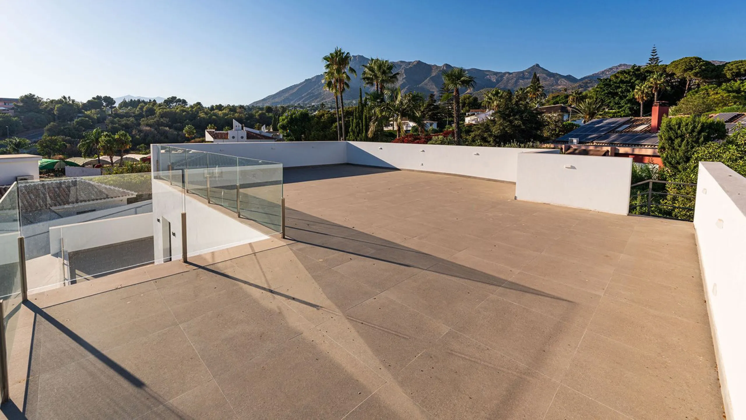 Modern, brand-new luxury villa in the heart of Marbella, located in the exclusive residential area of ​​La Merced.
