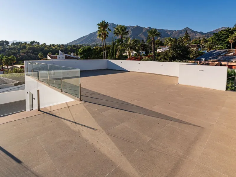 Modern, brand-new luxury villa in the heart of Marbella, located in the exclusive residential area of ​​La Merced.
