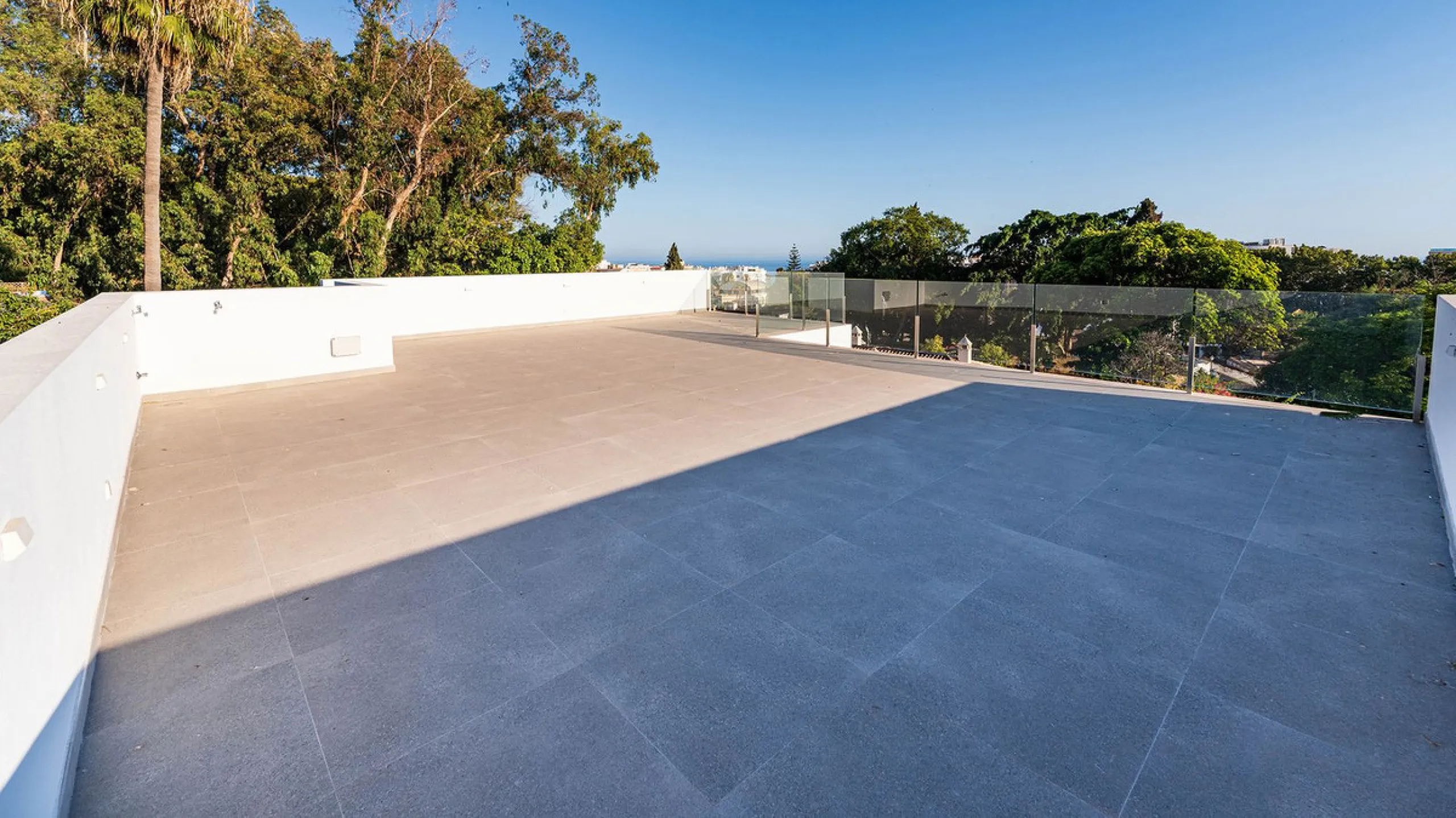 Modern, brand-new luxury villa in the heart of Marbella, located in the exclusive residential area of ​​La Merced.