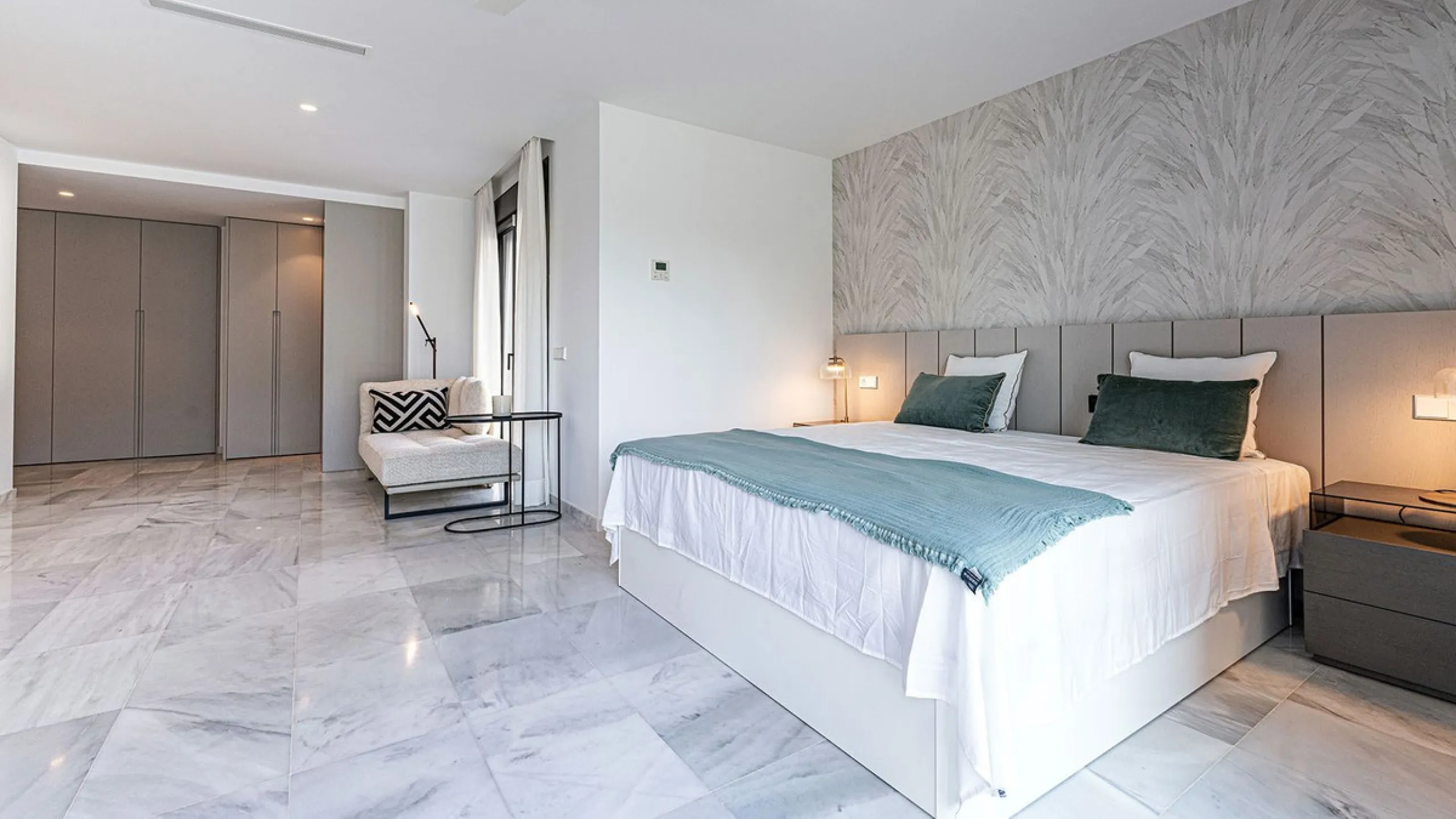 Modern, brand-new luxury villa in the heart of Marbella, located in the exclusive residential area of ​​La Merced.