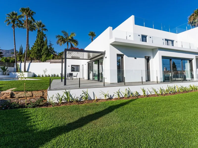 Modern, brand-new luxury villa in the heart of Marbella, located in the exclusive residential area of ​​La Merced.