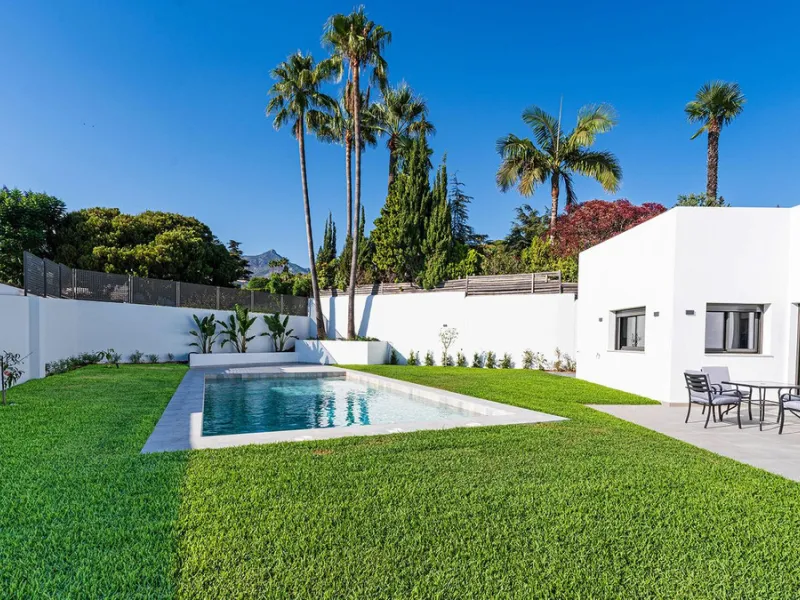 Modern, brand-new luxury villa in the heart of Marbella, located in the exclusive residential area of ​​La Merced.