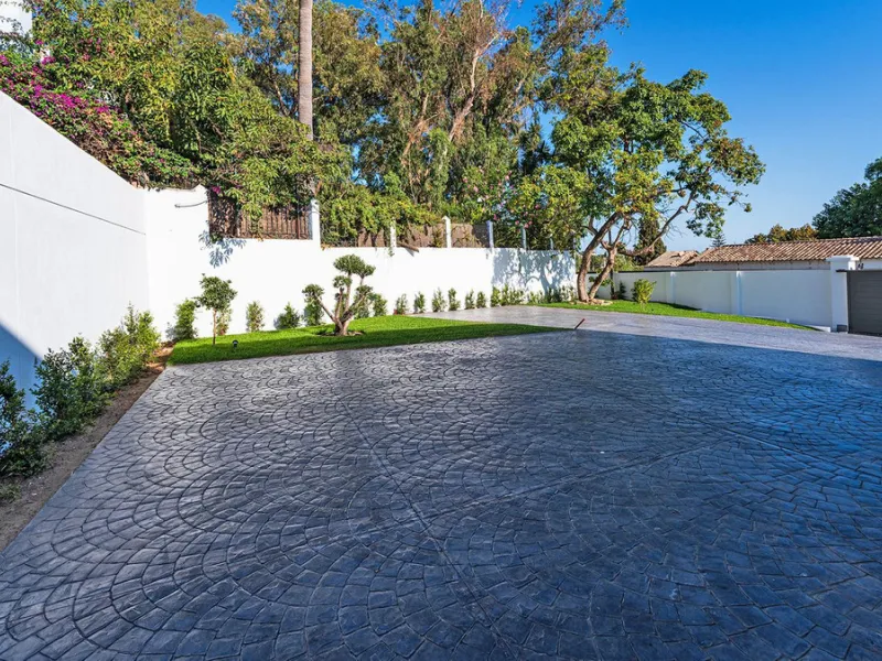 Modern, brand-new luxury villa in the heart of Marbella, located in the exclusive residential area of ​​La Merced.