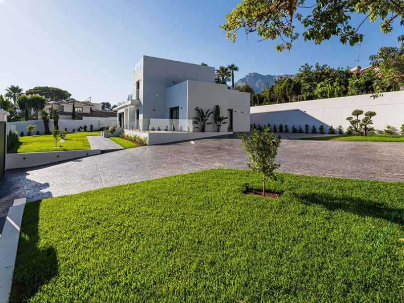 Modern, brand-new luxury villa in the heart of Marbella, located in the exclusive residential area of ​​La Merced.