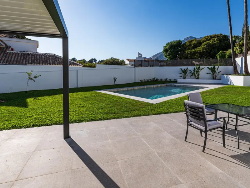Modern, brand-new luxury villa in the heart of Marbella, located in the exclusive residential area of ​​La Merced.