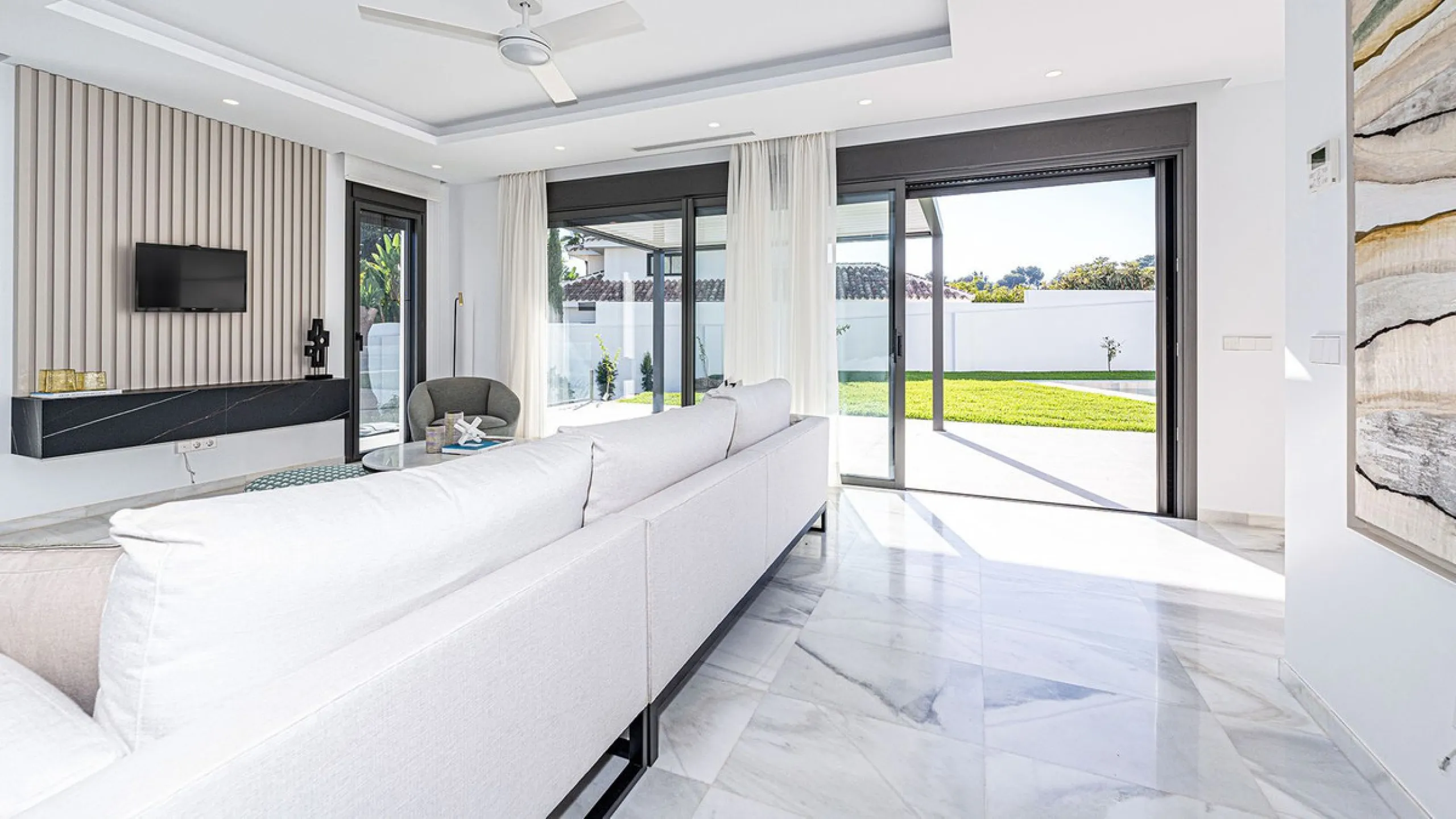 Modern, brand-new luxury villa in the heart of Marbella, located in the exclusive residential area of ​​La Merced.
