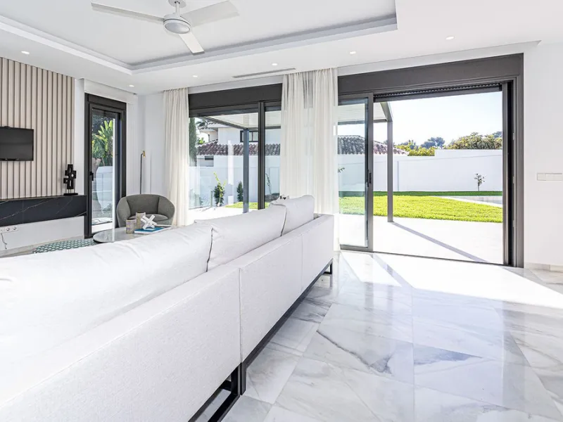 Modern, brand-new luxury villa in the heart of Marbella, located in the exclusive residential area of ​​La Merced.
