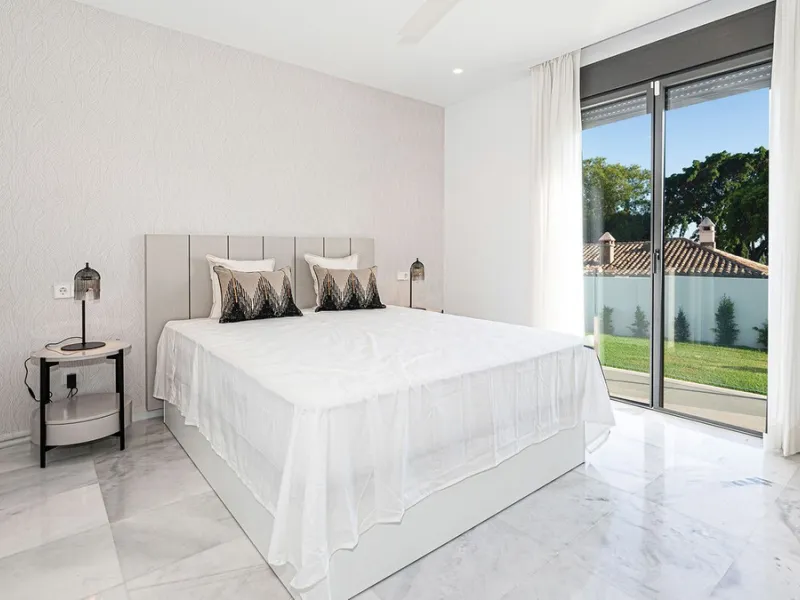 Modern, brand-new luxury villa in the heart of Marbella, located in the exclusive residential area of ​​La Merced.