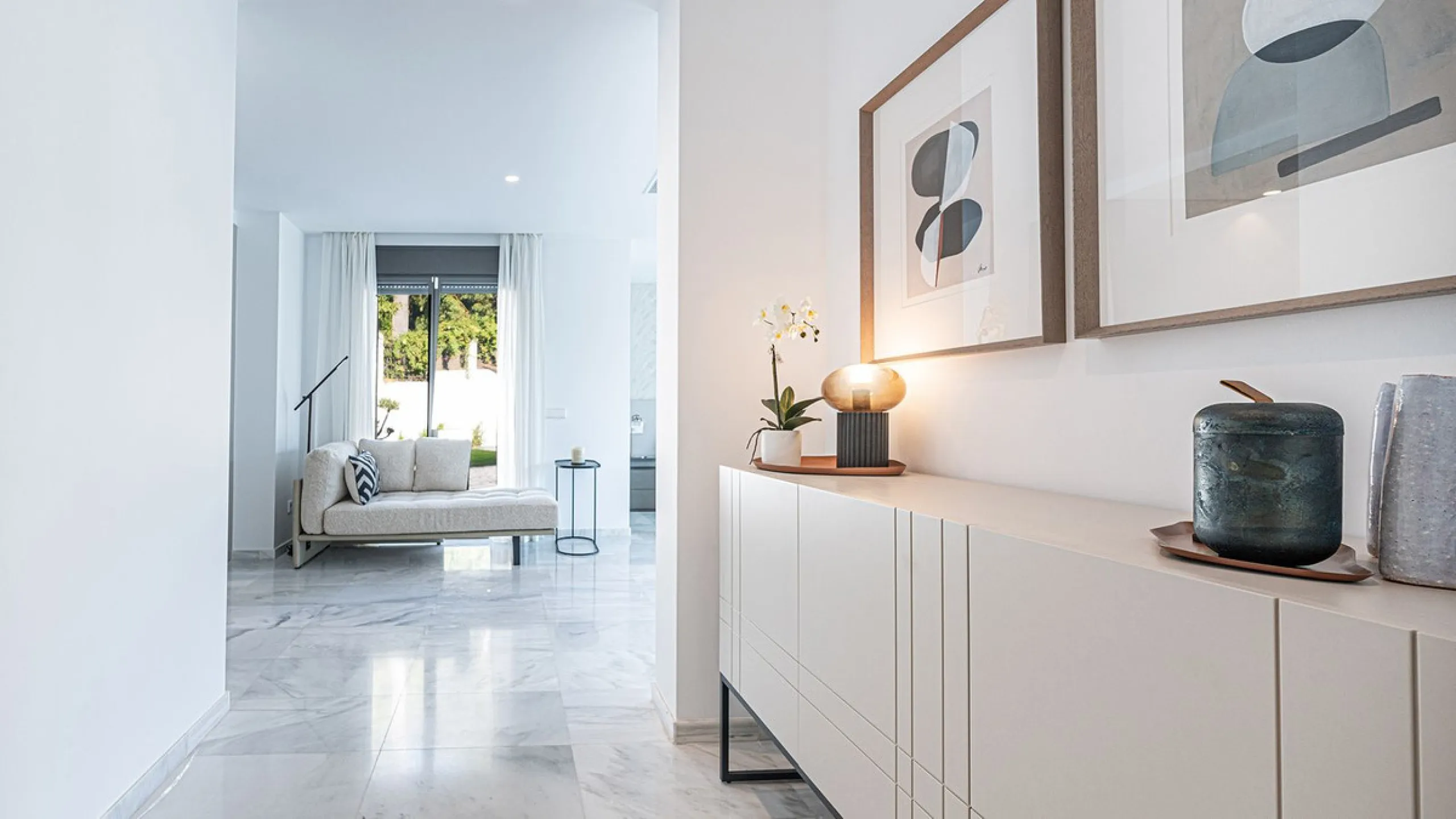 Modern, brand-new luxury villa in the heart of Marbella, located in the exclusive residential area of ​​La Merced.