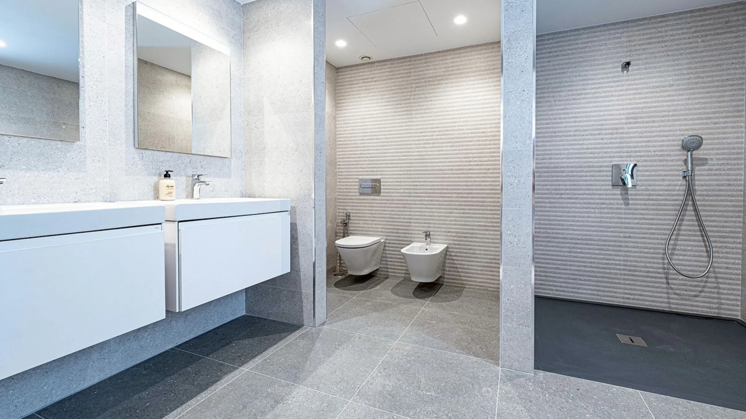Modern, brand-new luxury villa in the heart of Marbella, located in the exclusive residential area of ​​La Merced.