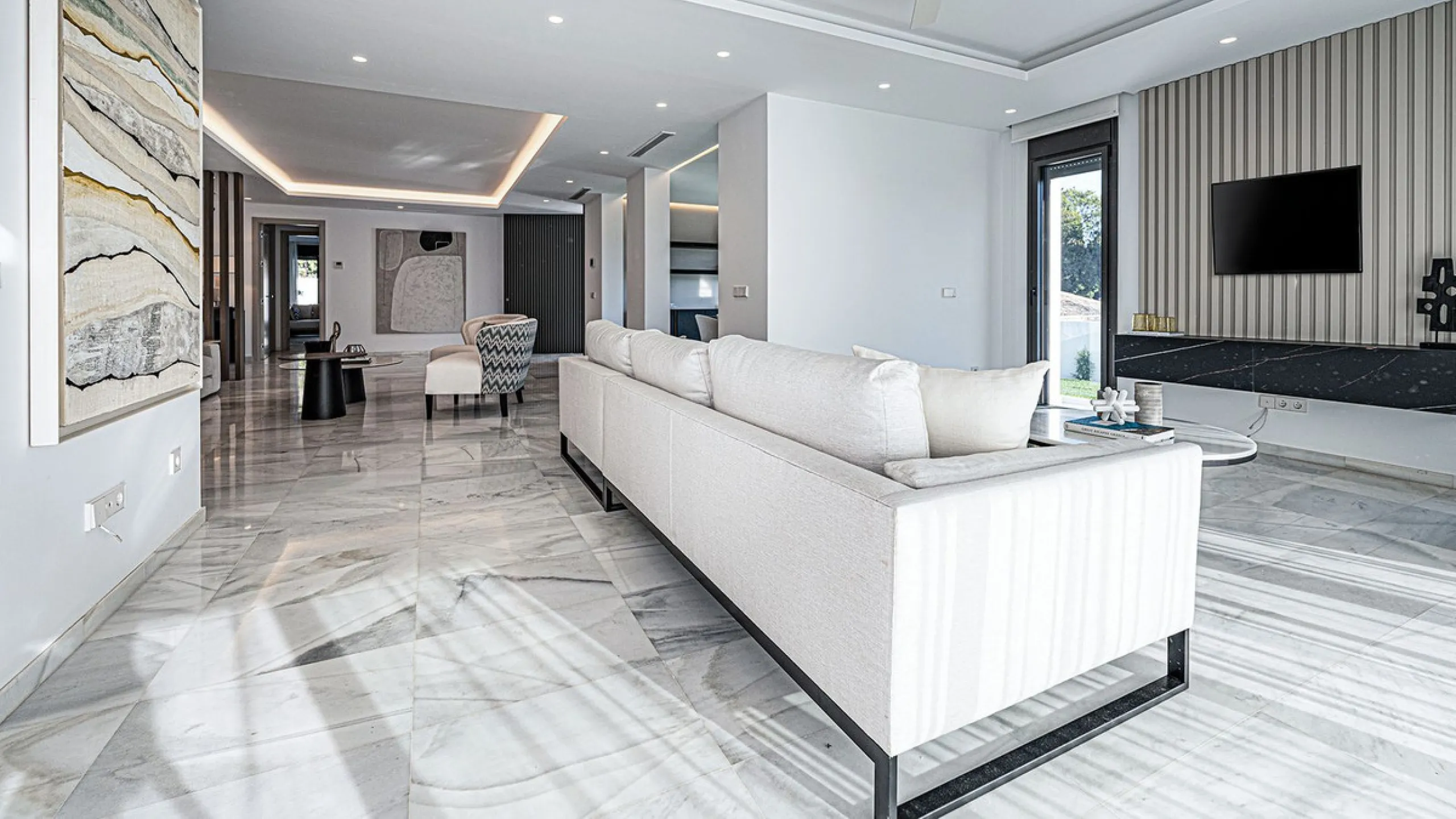 Modern, brand-new luxury villa in the heart of Marbella, located in the exclusive residential area of ​​La Merced.