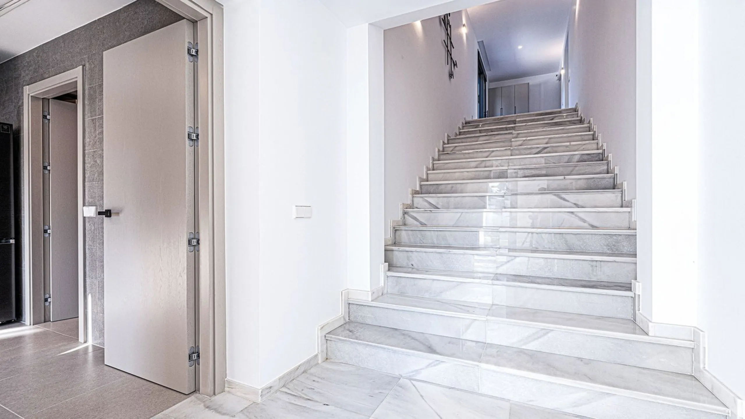 Modern, brand-new luxury villa in the heart of Marbella, located in the exclusive residential area of ​​La Merced.