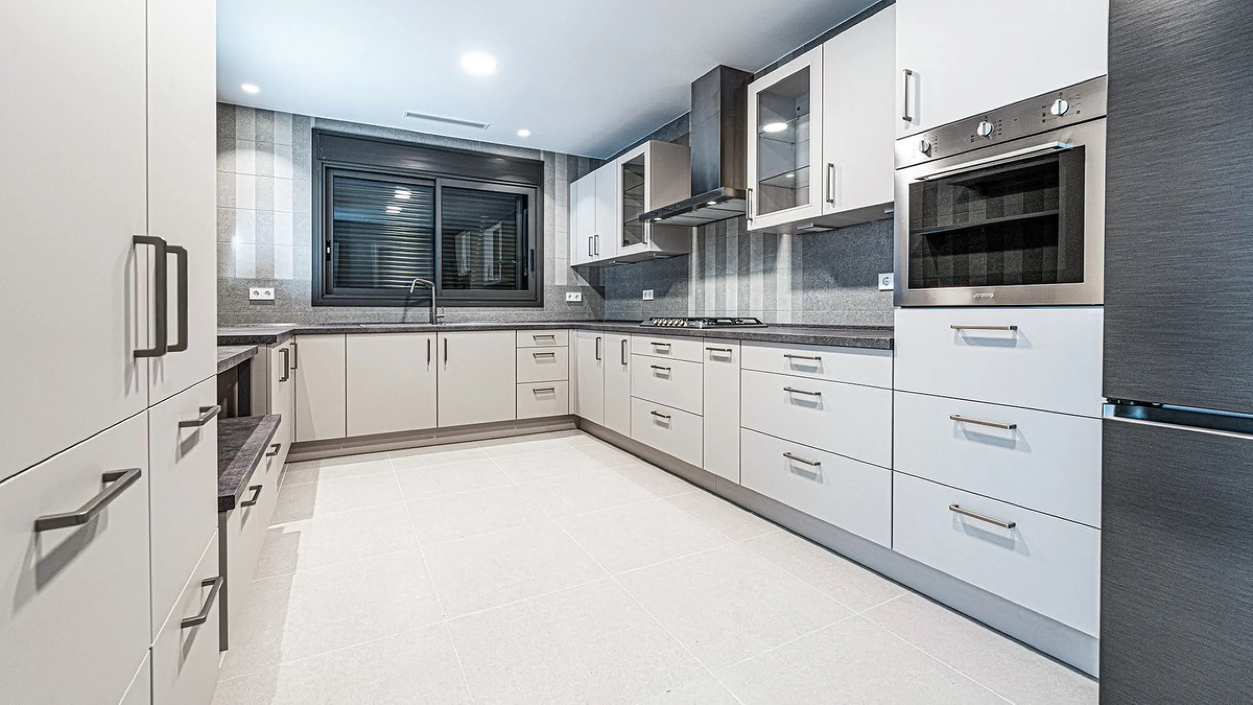 Modern, brand-new luxury villa in the heart of Marbella, located in the exclusive residential area of ​​La Merced.