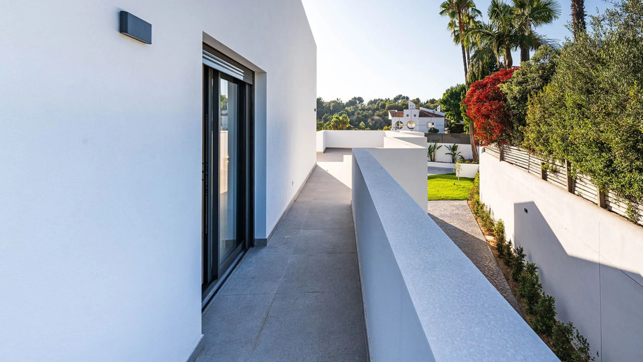 Modern, brand-new luxury villa in the heart of Marbella, located in the exclusive residential area of ​​La Merced.