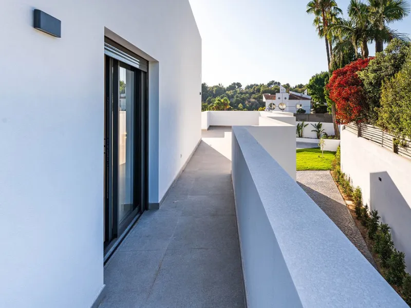 Modern, brand-new luxury villa in the heart of Marbella, located in the exclusive residential area of ​​La Merced.