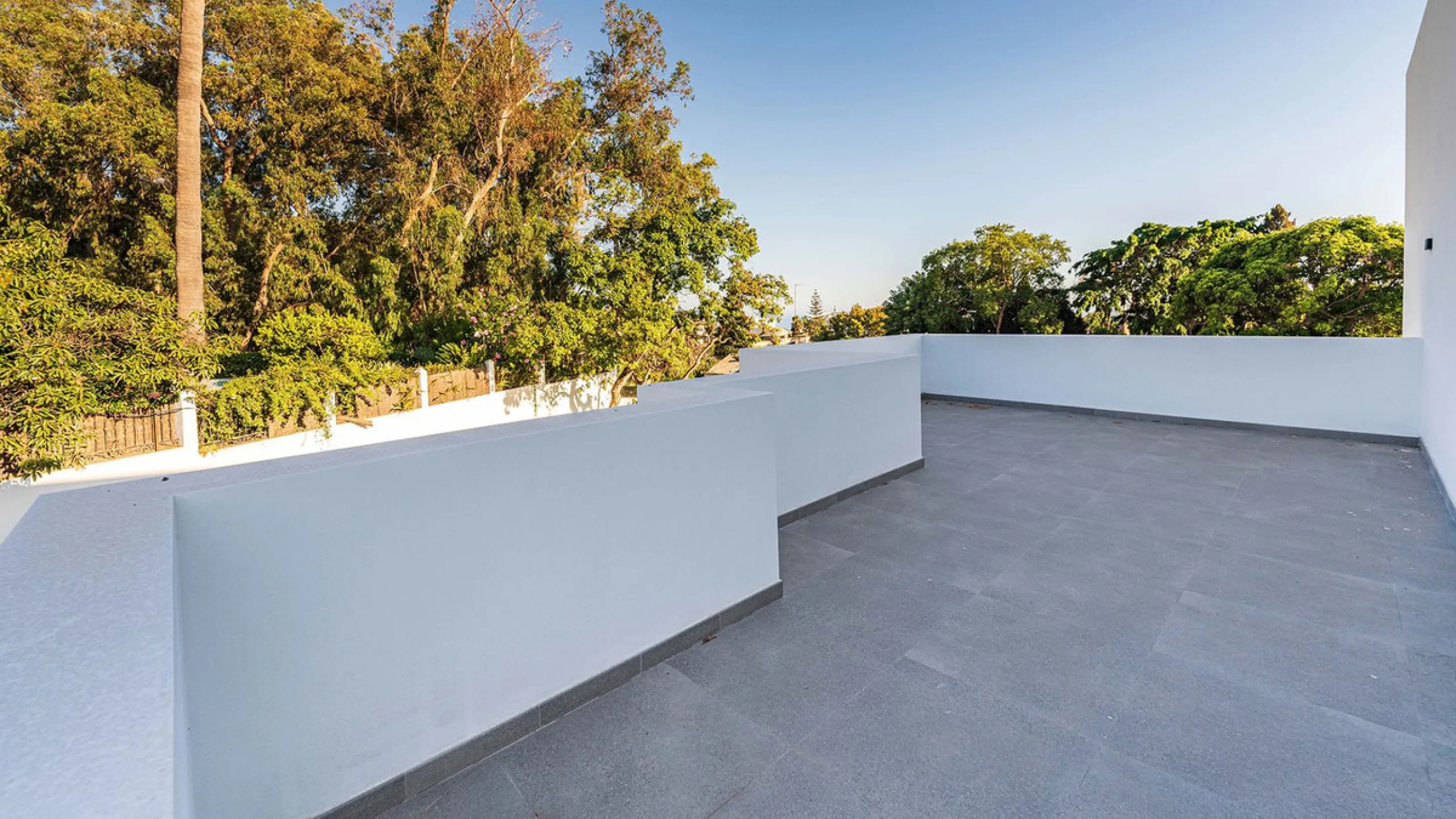 Modern, brand-new luxury villa in the heart of Marbella, located in the exclusive residential area of ​​La Merced.