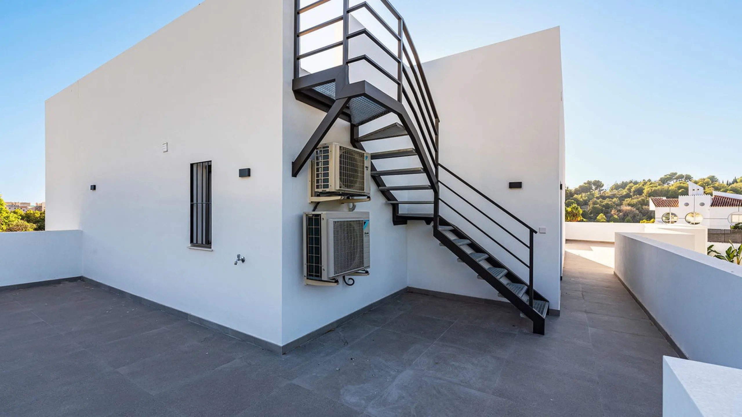 Modern, brand-new luxury villa in the heart of Marbella, located in the exclusive residential area of ​​La Merced.