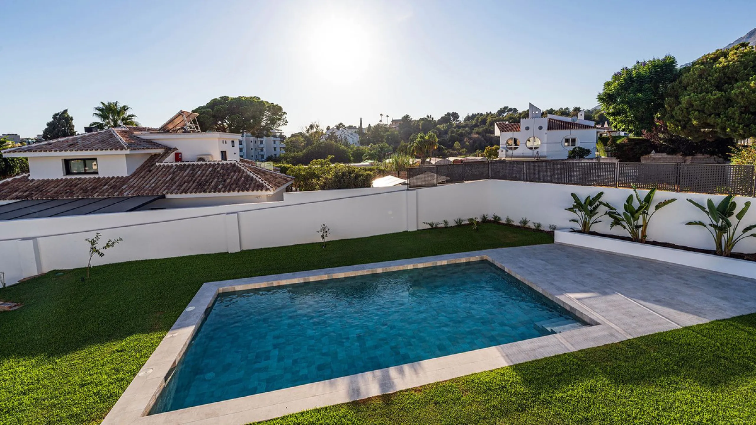 Modern, brand-new luxury villa in the heart of Marbella, located in the exclusive residential area of ​​La Merced.