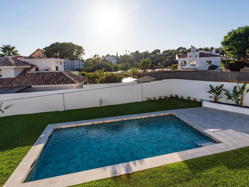 Modern, brand-new luxury villa in the heart of Marbella, located in the exclusive residential area of ​​La Merced.