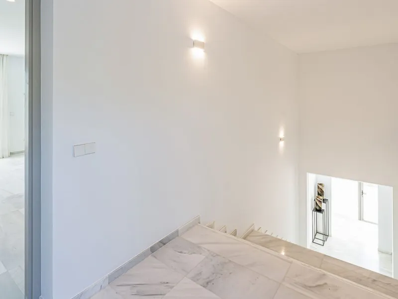 Modern, brand-new luxury villa in the heart of Marbella, located in the exclusive residential area of ​​La Merced.