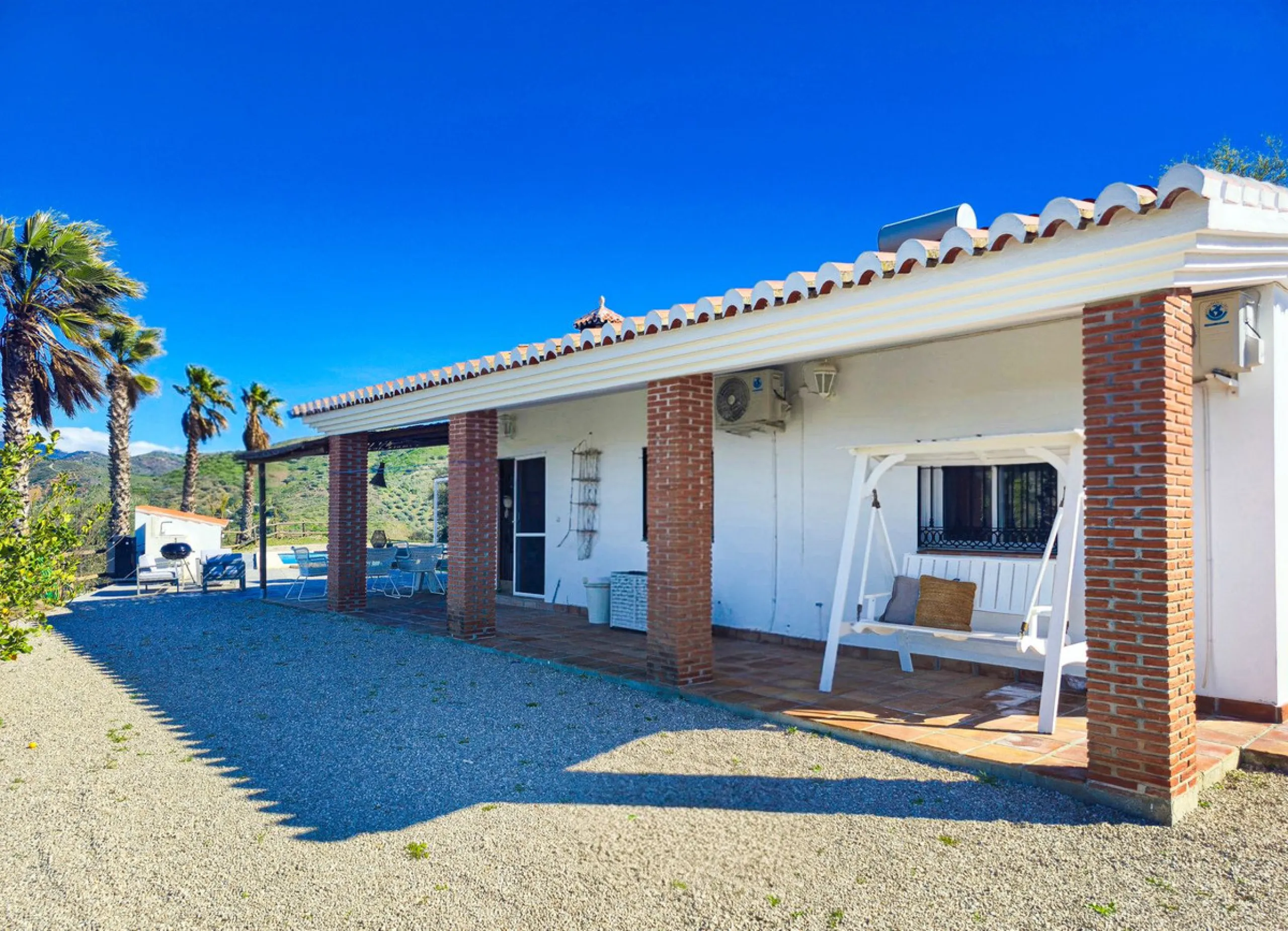 House - Detached Villa в продаже в Arenas, Málaga. В доме 3 спален и 2 ванных комнат. Площадь дома 94 м². Площадь участка 9305 м²