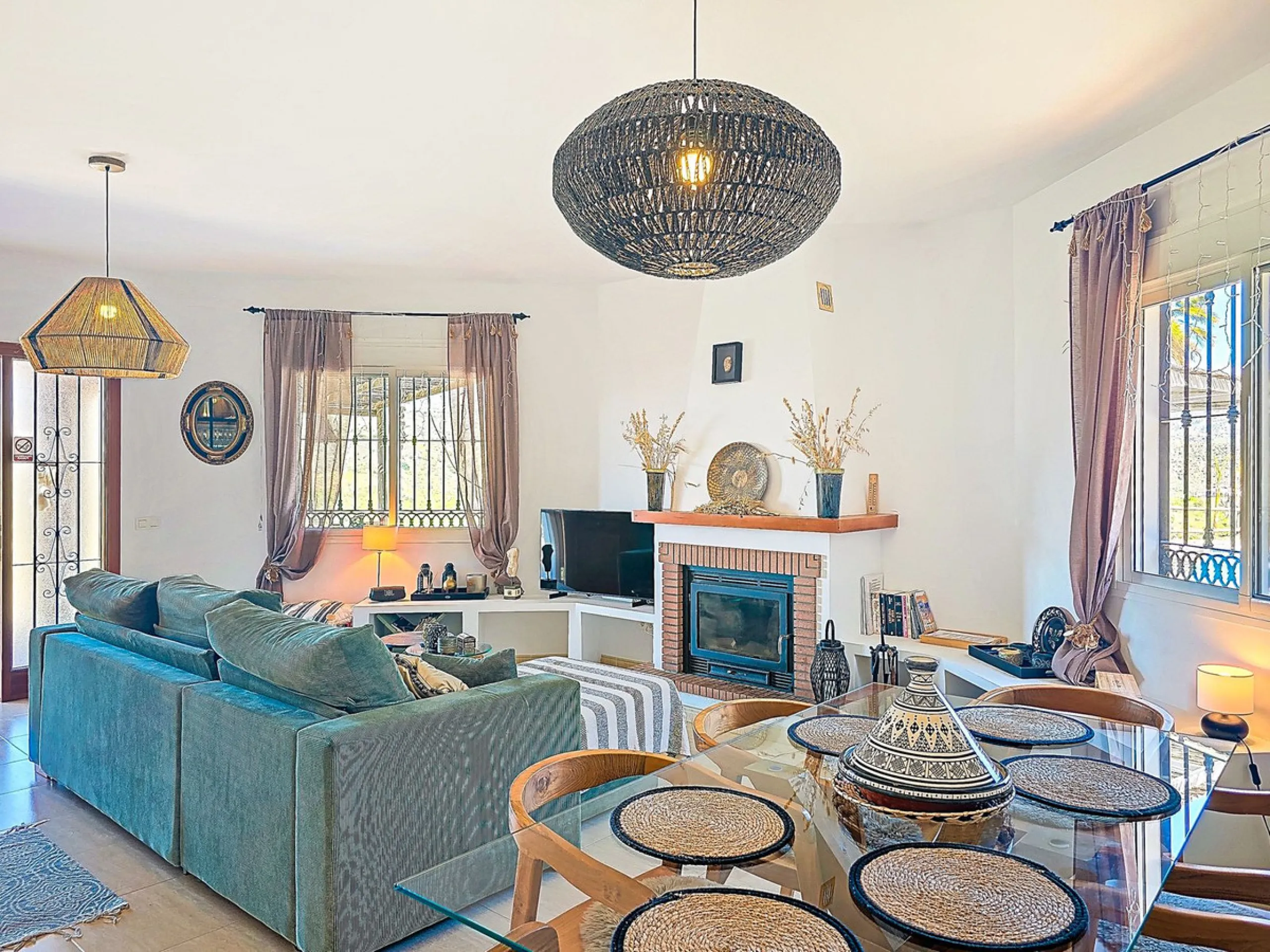 House - Detached Villa в продаже в Arenas, Málaga. В доме 3 спален и 2 ванных комнат. Площадь дома 94 м². Площадь участка 9305 м²