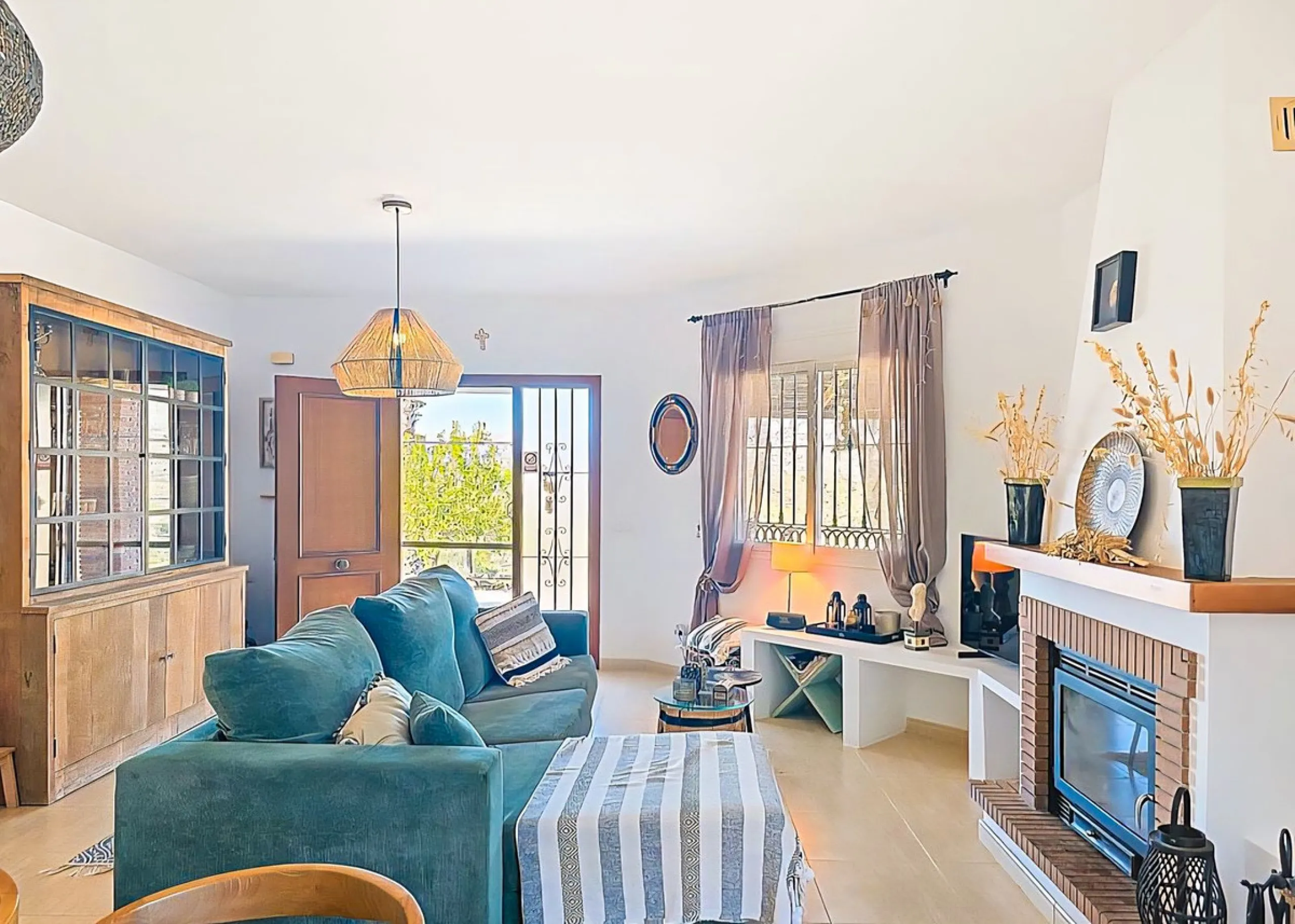 House - Detached Villa в продаже в Arenas, Málaga. В доме 3 спален и 2 ванных комнат. Площадь дома 94 м². Площадь участка 9305 м²