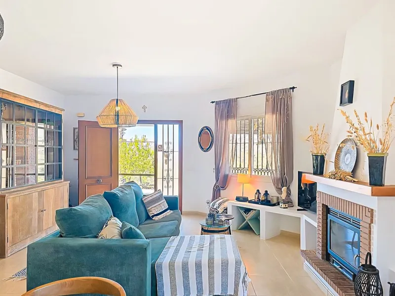 House - Detached Villa в продаже в Arenas, Málaga. В доме 3 спален и 2 ванных комнат. Площадь дома 94 м². Площадь участка 9305 м²