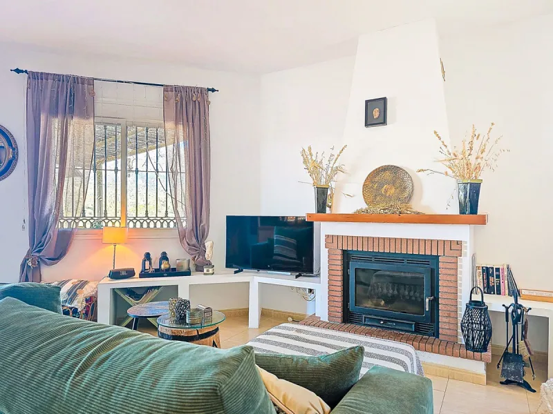 House - Detached Villa в продаже в Arenas, Málaga. В доме 3 спален и 2 ванных комнат. Площадь дома 94 м². Площадь участка 9305 м²