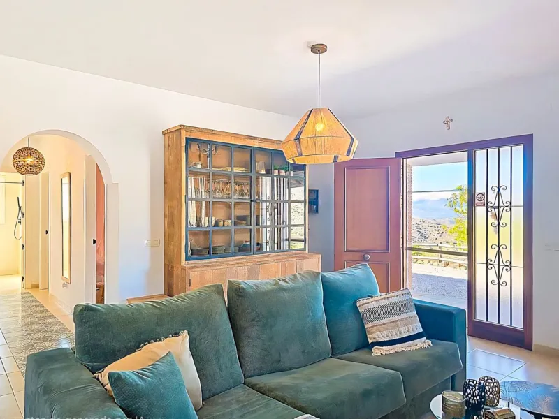 House - Detached Villa в продаже в Arenas, Málaga. В доме 3 спален и 2 ванных комнат. Площадь дома 94 м². Площадь участка 9305 м²