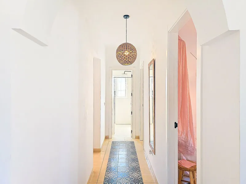 House - Detached Villa в продаже в Arenas, Málaga. В доме 3 спален и 2 ванных комнат. Площадь дома 94 м². Площадь участка 9305 м²