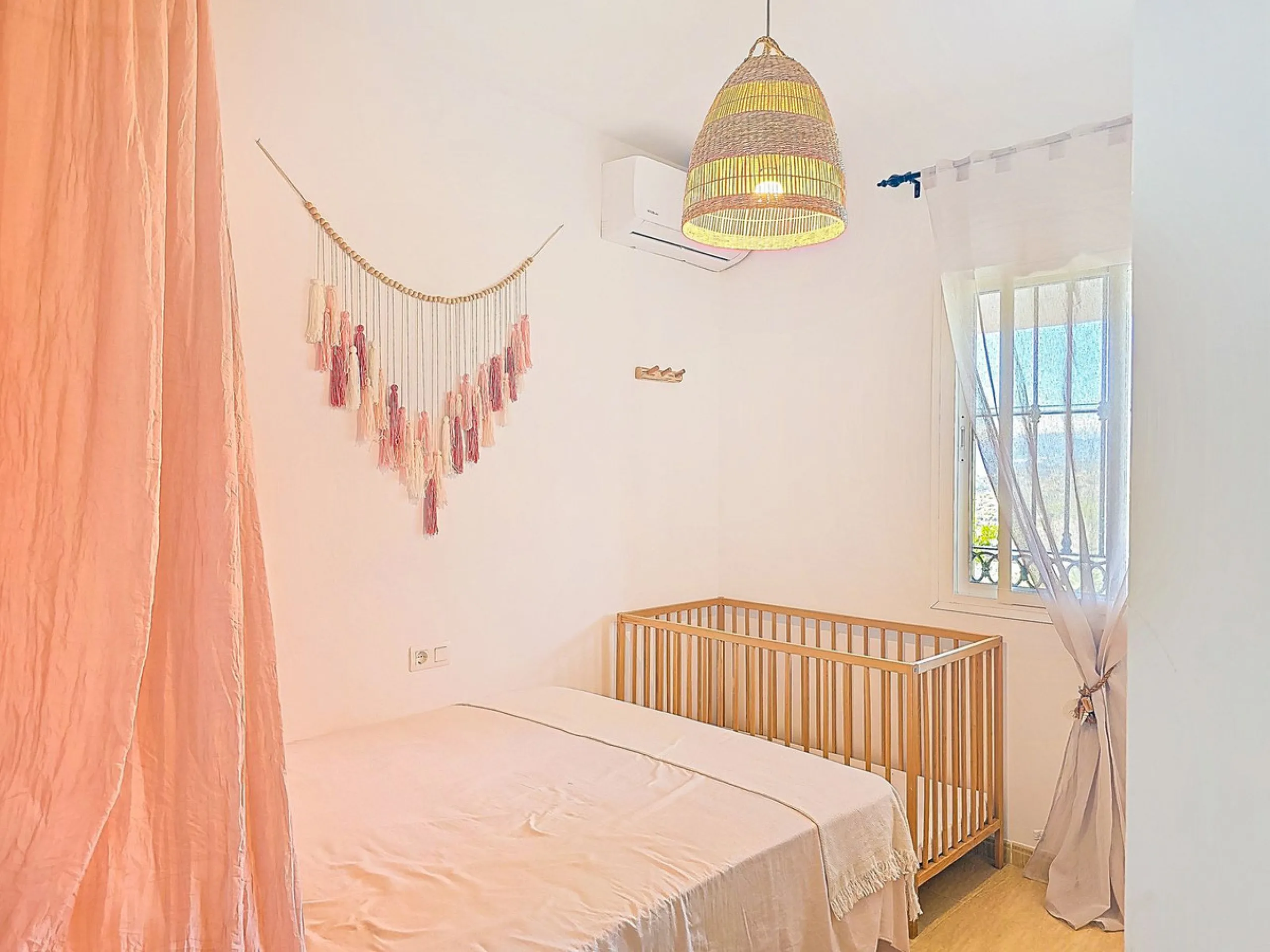 House - Detached Villa в продаже в Arenas, Málaga. В доме 3 спален и 2 ванных комнат. Площадь дома 94 м². Площадь участка 9305 м²