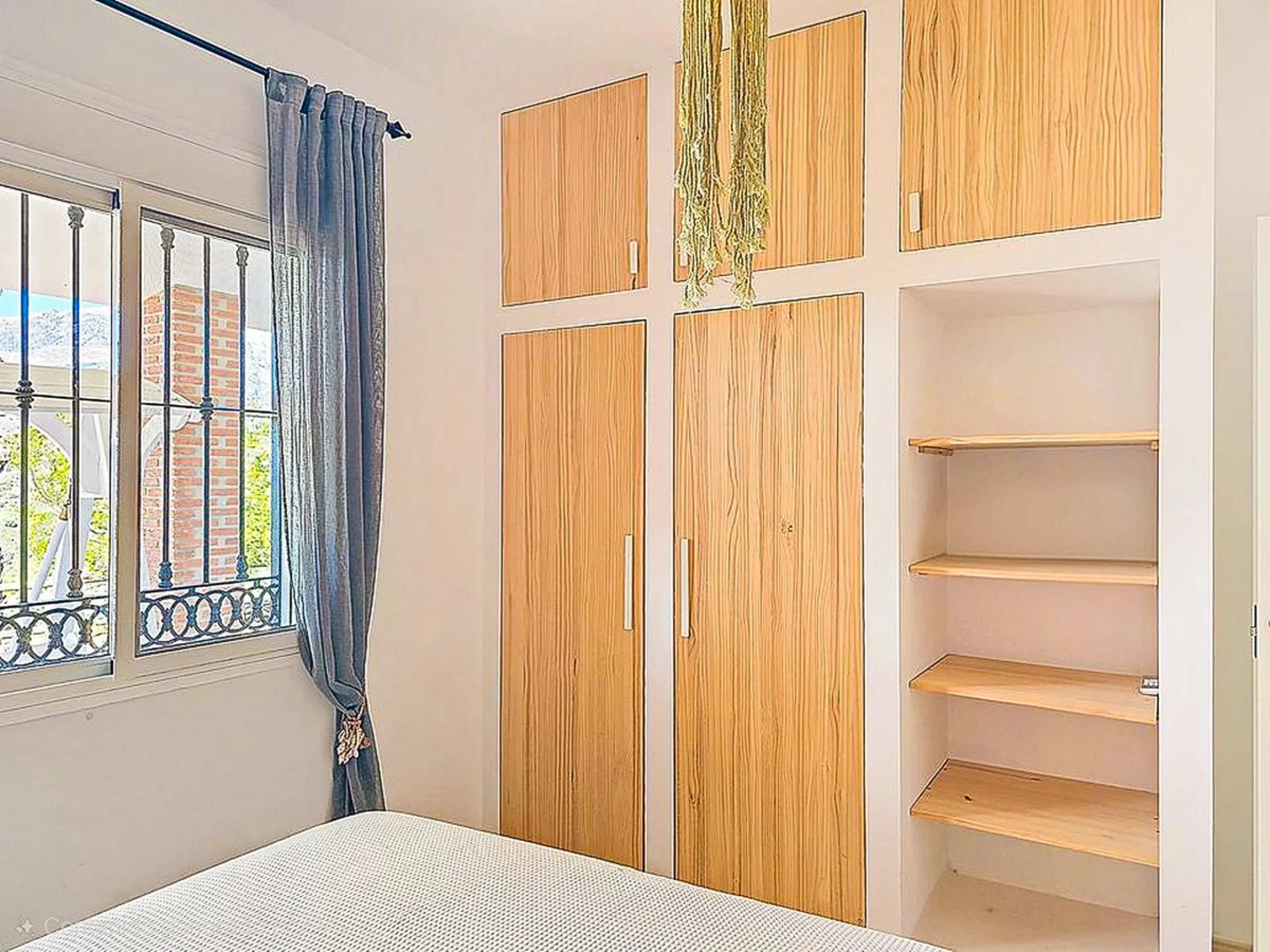 House - Detached Villa в продаже в Arenas, Málaga. В доме 3 спален и 2 ванных комнат. Площадь дома 94 м². Площадь участка 9305 м²