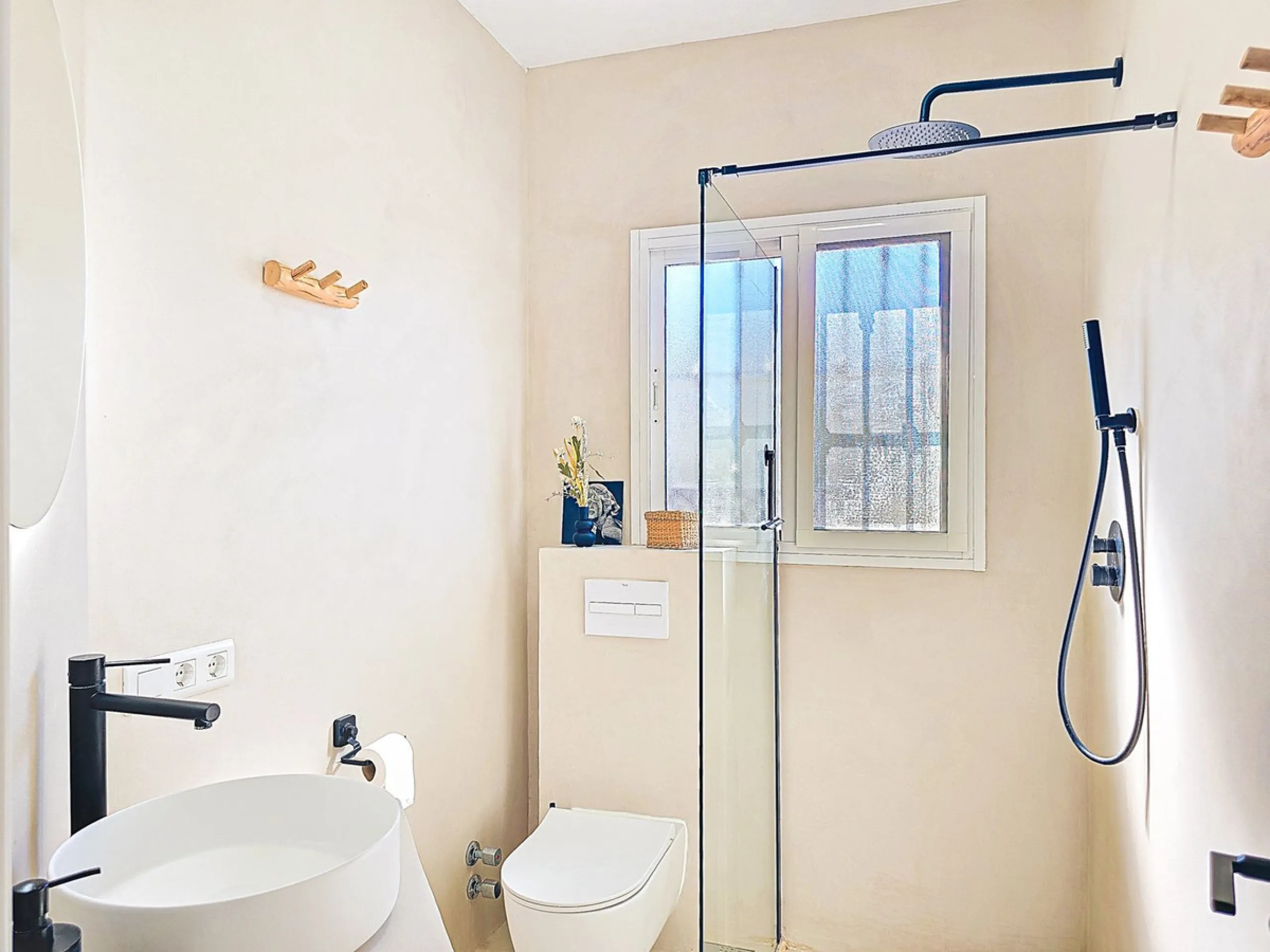 House - Detached Villa в продаже в Arenas, Málaga. В доме 3 спален и 2 ванных комнат. Площадь дома 94 м². Площадь участка 9305 м²