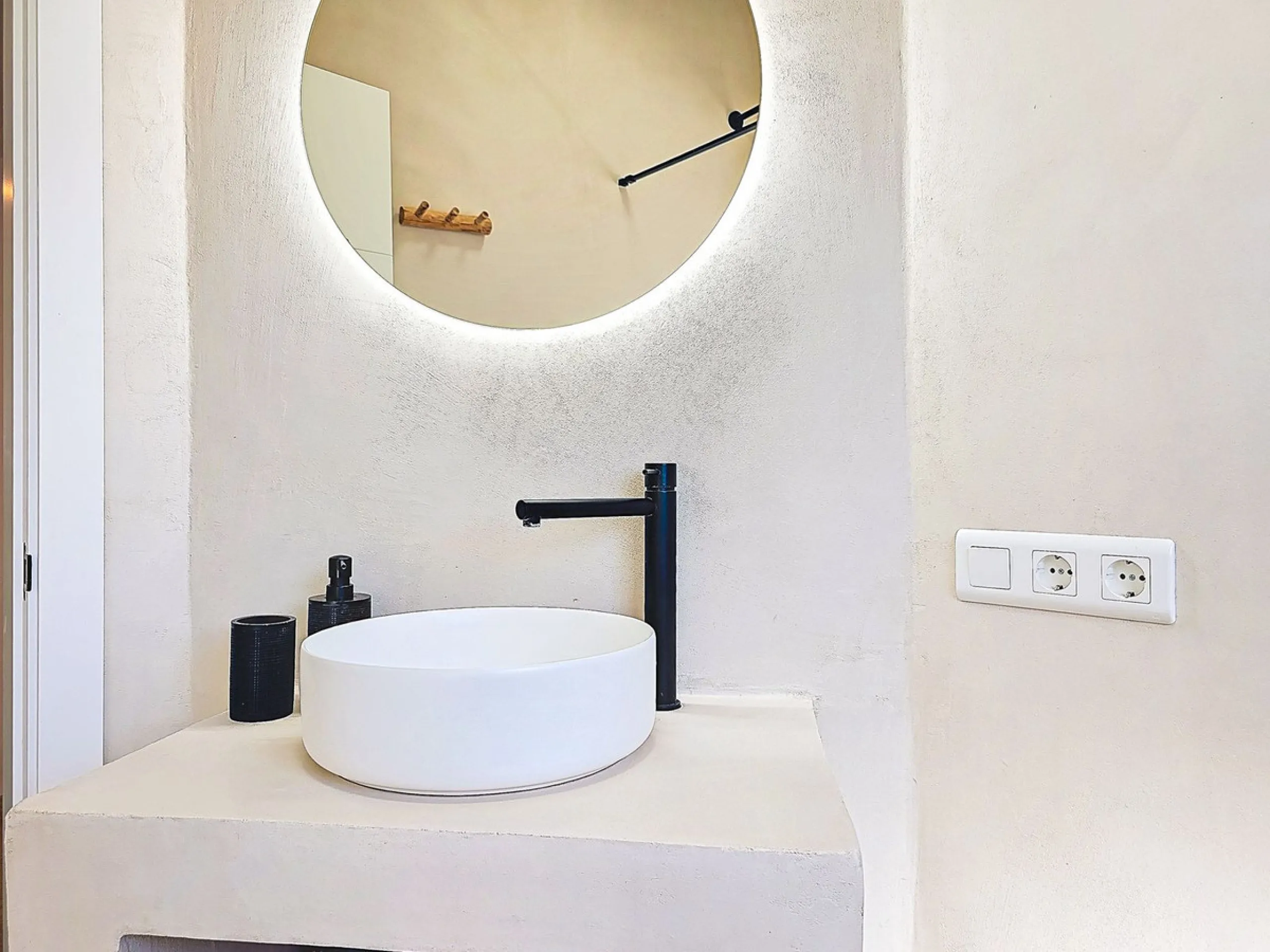 House - Detached Villa в продаже в Arenas, Málaga. В доме 3 спален и 2 ванных комнат. Площадь дома 94 м². Площадь участка 9305 м²
