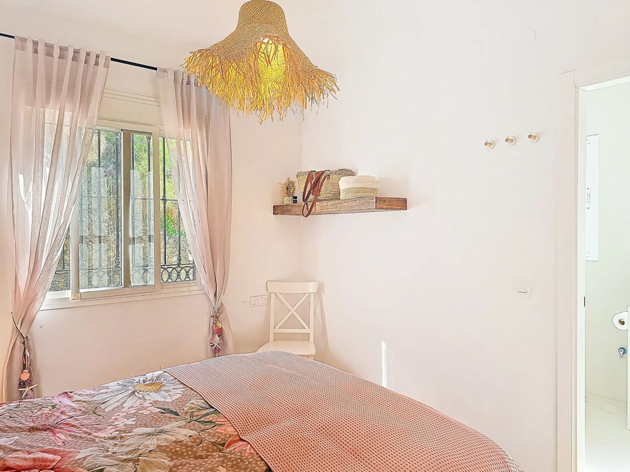 House - Detached Villa в продаже в Arenas, Málaga. В доме 3 спален и 2 ванных комнат. Площадь дома 94 м². Площадь участка 9305 м²
