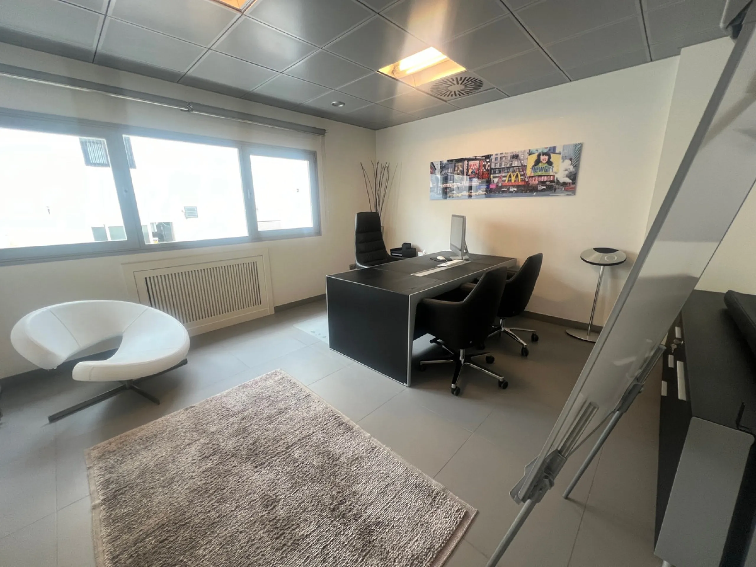 Commercial - Office в продаже в Marbella, Málaga. Площадь дома 150 м²