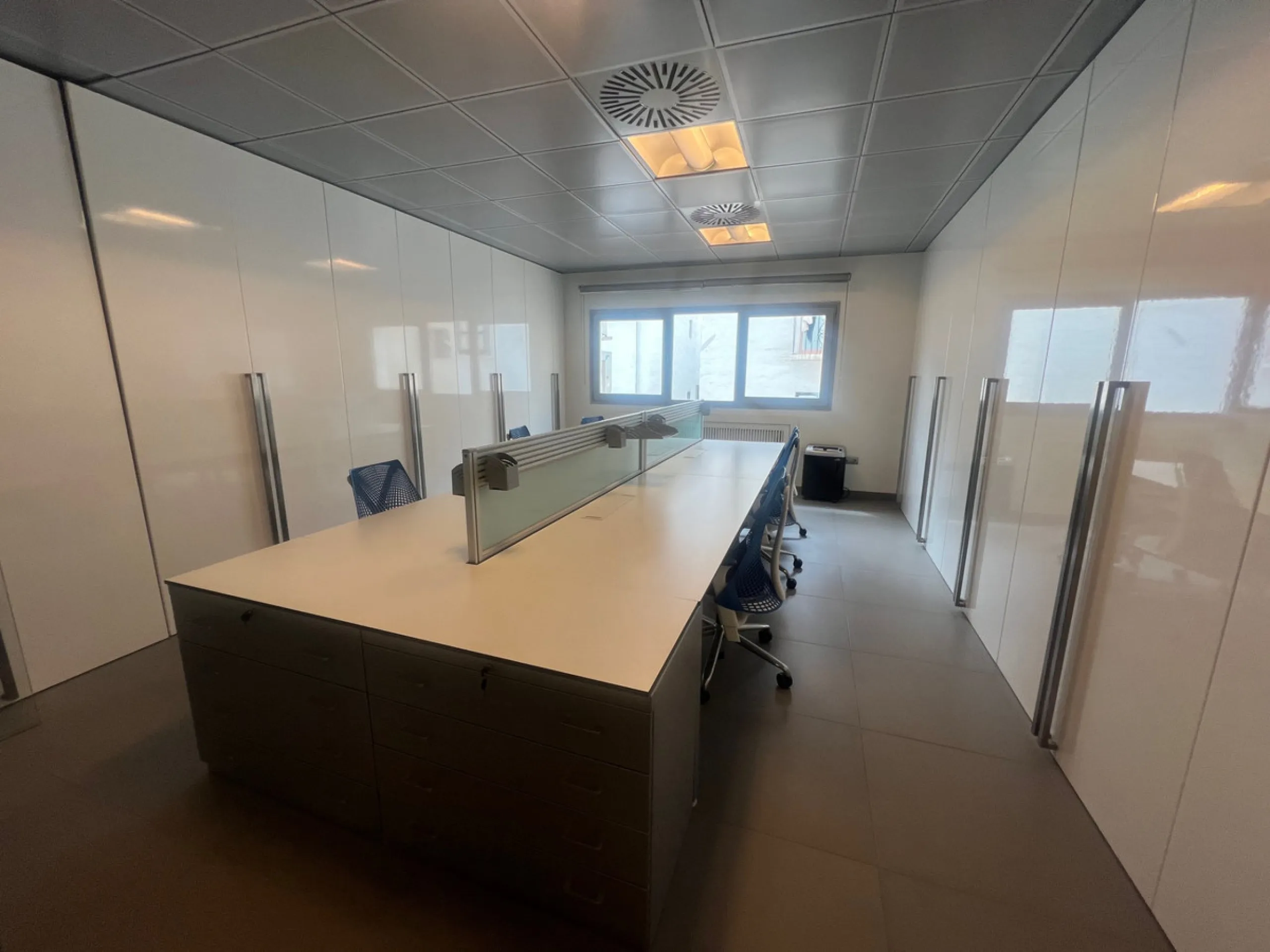 Commercial - Office в продаже в Marbella, Málaga. Площадь дома 150 м²