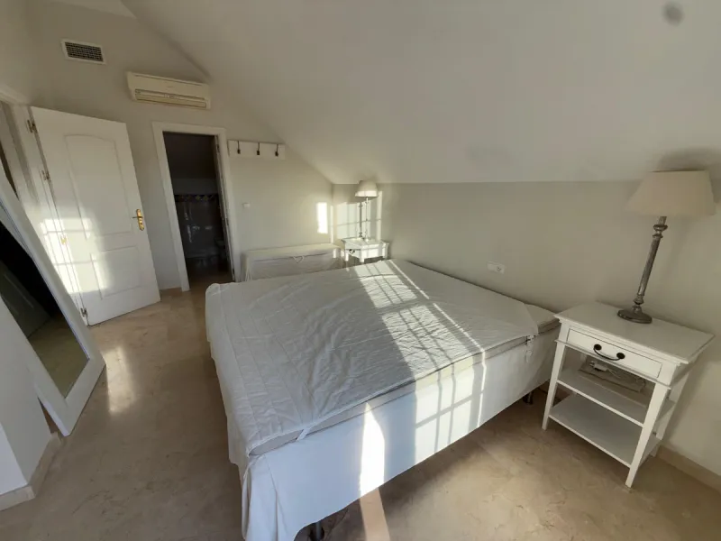 Apartment - Penthouse Duplex в продаже в Marbella, Málaga. В доме 4 спален и 3 ванных комнат. Площадь дома 188 м²